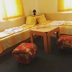 Family Friends בית הארחה 4*