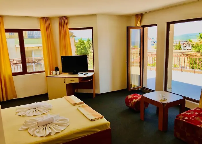 Family Friends 4* פרימורסקו