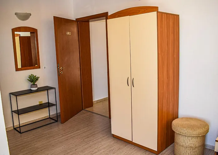 Family Friends 4* פרימורסקו