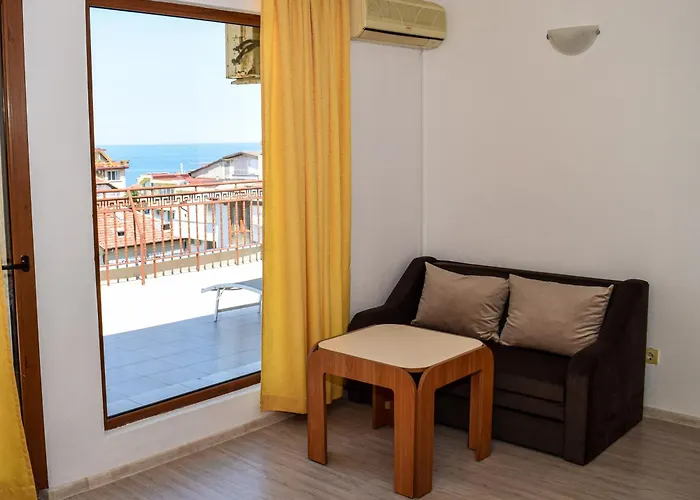 Family Friends בית הארחה 4*