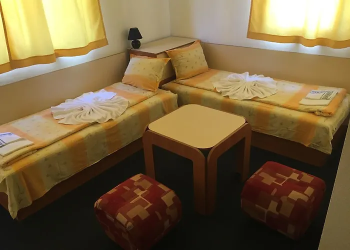 בית הארחה Family Friends 4*