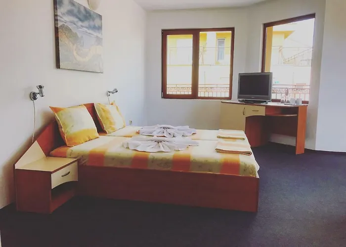 Family Friends 4* פרימורסקו