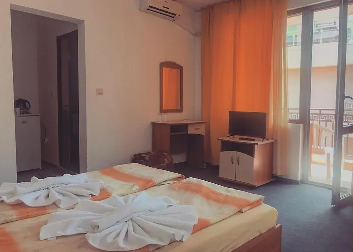 Family Friends בית הארחה 4*